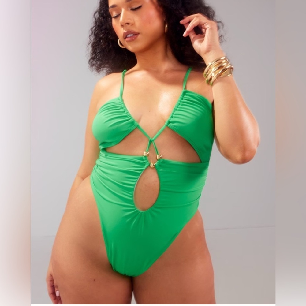 NWT PrettyLittleThing Bead Detail Ruched Cut-Out One-Piece Swimsuit | Plus Sz 18